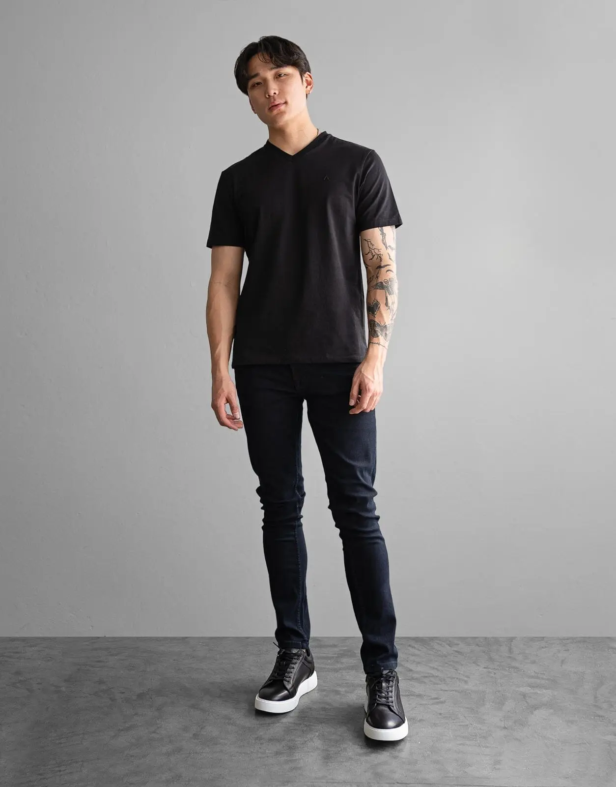 Fade Icon V-Neck Black T-Shirt - Image 4