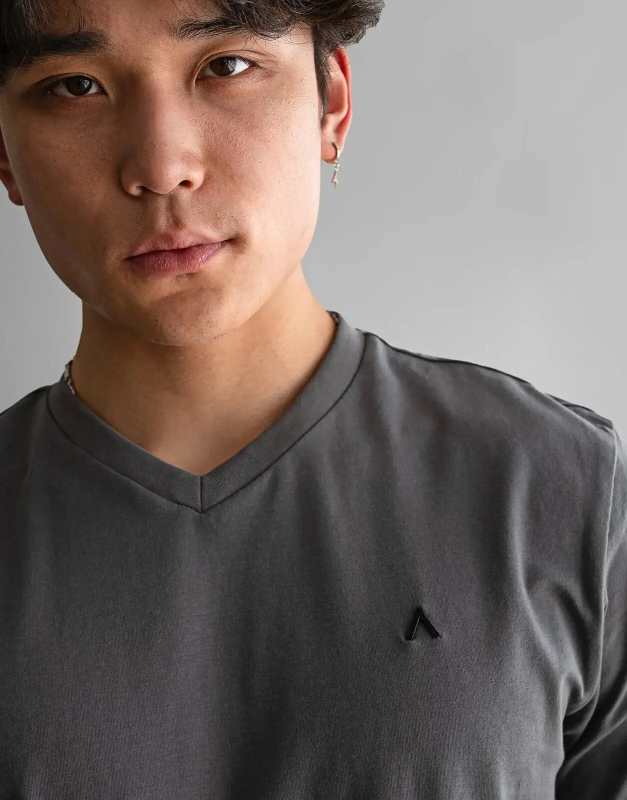 Fade Icon V-Neck Grey T-Shirt - Image 3